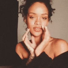 Rihanna Goodbye GIF - Rihanna Goodbye Wave GIFs