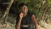 a man with a beard and sunglasses is on a television show called l' isola dei famosi