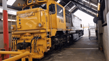 a yellow train with the number 7160 on the side