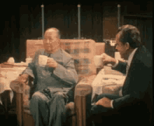 喝茶 老人 乾杯 主席 領導 古早 毛澤東 GIF - Drink Tea Old People Leader GIFs