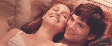 Risa En Pareja GIF - No Strings Attached Natalie Portman Ashton Kutcher GIFs