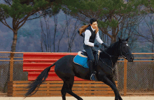 Vincenzo Song Joong Ki GIF - Vincenzo Song Joong Ki Horse Riding GIFs