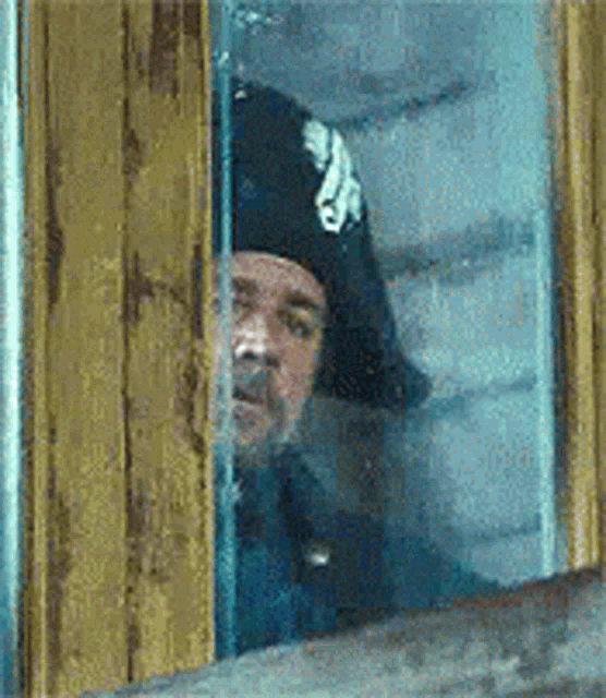 les-miserables-russell-crowe.gif