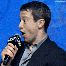 a man is holding a microphone that says ccxp
