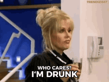 Im Drunk Who Cares GIF - Im Drunk Who Cares Patsy Stone GIFs