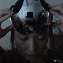 Putting On Goggles Jin Cheng GIF - Putting On Goggles Jin Cheng 3 Body Problem GIFs