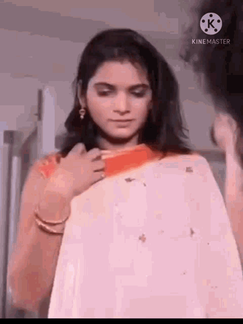 Aunty Clevage Hot Aunty GIF - Aunty Clevage Hot Aunty Aunty Blouse -  Discover & Share GIFs
