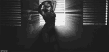 Beyonce Blinds GIF - Beyonce Blinds Sexy GIFs