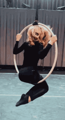 Lindsey Stirling Spinning GIF - Lindsey Stirling Spinning Spin GIFs