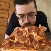 Eating Pizza Ricky Berwick GIF - Eating Pizza Ricky Berwick Therickyberwick GIFs