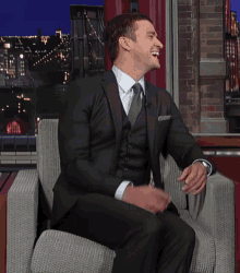 Justin Timberlake Knee Slapper GIF - Justin Timberlake Knee Slapper Slaps Thigh GIFs