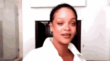 Rihanna Heyy GIF - Rihanna Heyy Hehe GIFs