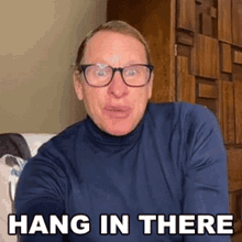 Hang In There Carson Kressley GIF - Hang In There Carson Kressley Cameo GIFs