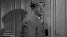 Shocked Lou Francis GIF - Shocked Lou Francis Abbott And Costello Meet The Invisible Man GIFs
