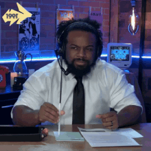 Xavier Woods Austin Creed GIF - Xavier Woods Austin Creed On The Case GIFs