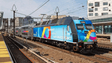 a train that says nj transit on the side of it