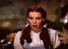 Dorothy Tiene La Boca Abierta Porque Se Ha Equivocado GIF