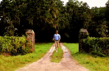 Gettin Outta Here GIF - Forest Gump Tom Hanks Running GIFs