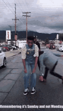 Rememberin Its Sunday And Not Monday Dance GIF - Rememberin Its Sunday And Not Monday Dance Dancing GIFs