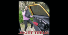 Joget Terus!!!! Ampe Ketinggalan Mobilnya GIF - Joget Terus Keep Dancing Joget GIFs