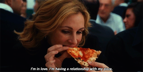 Julia Roberts In Love With Her Pizza GIF - Pizza Juliaroberts Inarelationship - Discover & Share GIFs