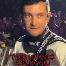 a man with a scarf around his neck and the words tyler mirando a su nv yuli