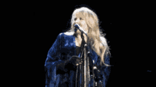 Stevie Nicks Fleetwood Mac GIF - Stevie Nicks Fleetwood Mac Laugh GIFs