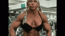 Muscle girl female bodybuilding female pecs GIF sur GIFER - par Direshade
