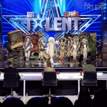 Gatos Got Talent España GIF - Gatos Got Talent España Inclinarse GIFs