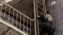 Breaking In Climbing GIF - Breaking In Climbing Fire Exit GIFs