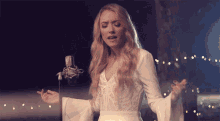 Singing Into It GIF - Singing Into It Sing GIFs