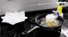 Olha O Pastel Fritura Fome Larica Comida GIF - Pastel Fry Food GIFs