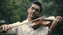 Violin Violinist GIF - Violin Violinist Enjoyingmusic GIFs