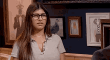 mia khalifa middle finger disgusted