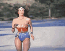 Wonder Woman GIF - Wonder Woman Running GIFs