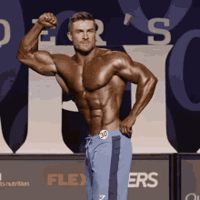 Bodybuilding Man GIF - Bodybuilding Man Muscles GIFs
