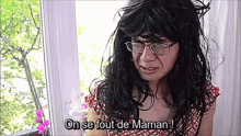 On Se Fout De Maman ! GIF - Rire Jaune Maman GIFs