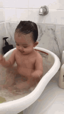 Baby Bath Toddler GIF - Baby Bath Toddler Cute - Discover & Share GIFs