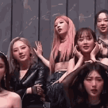 Loona Kim Lip Queendom2oh Brotherr Looking Away Scared But Cant Helping Being Nosy Peeking Looking Back Curious GIF - Loona Kim Lip Queendom2oh Brotherr Looking Away Scared But Cant Helping Being Nosy Peeking Looking Back Curious Haseul Covering Her Face Mouth Shocked GIFs