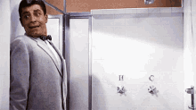 Jerry Lewis Shower GIF - Jerry Lewis Shower Hiding GIFs