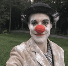 Clown Dumbass GIF - Clown Dumbass Brown Noser GIFs