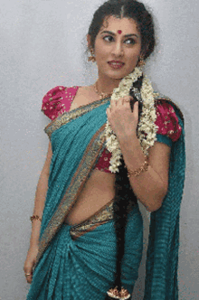 Archana Saree GIF - Archana Saree Navel GIFs