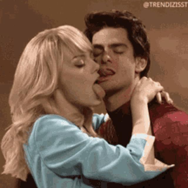Spiderman Kissing GIF - Spiderman Kissing Crazy Kiss - Discover & Share GIFs