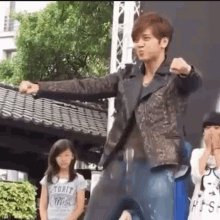 Show Luo Dance GIF