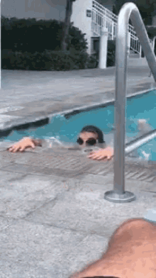 Swimmer Clap GIF - Swimmer Clap Applause GIFs
