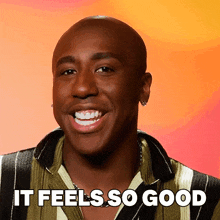 a man is smiling with the words " it feels so good " above him