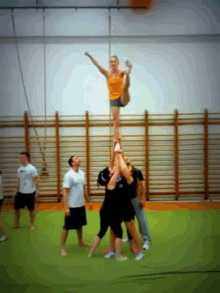 Cheerleading Fail GIF - Cheerleaders Stunt Fail GIFs