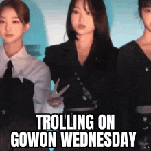 Gowon Yeojin Trolling On Gowon Wednesday GIF - Gowon Yeojin Trolling On Gowon Wednesday Gowon Wednesday GIFs