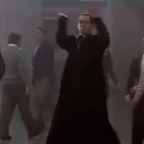 Николас Кейдж священник танцует. Николас Кейдж без лица священник. Николас Кейдж монах. Танец Николаса Кейджа.