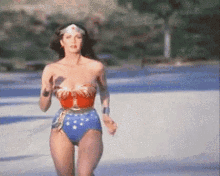 Wonder Woman Lynda Carter GIF - Wonder Woman Lynda Carter Run GIFs